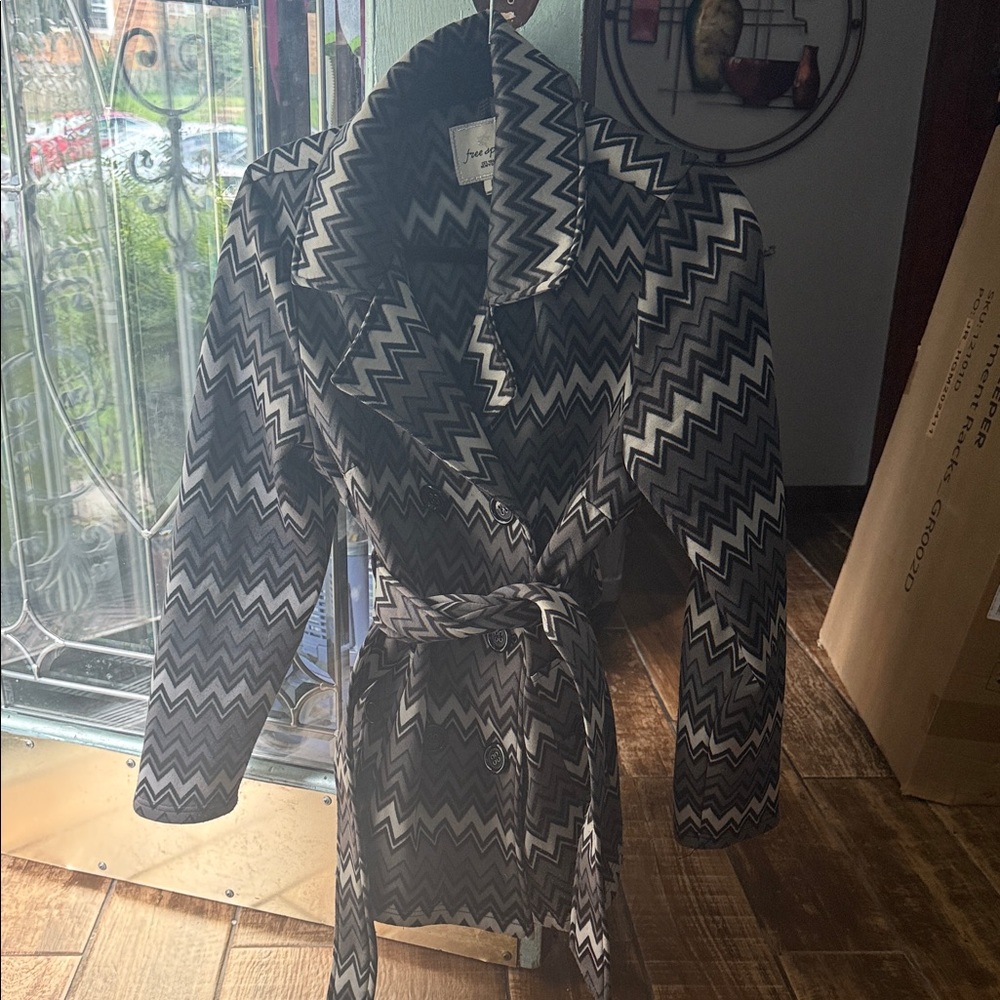 Free Spirit New York Black and White Chevron Trench Coat Sz L